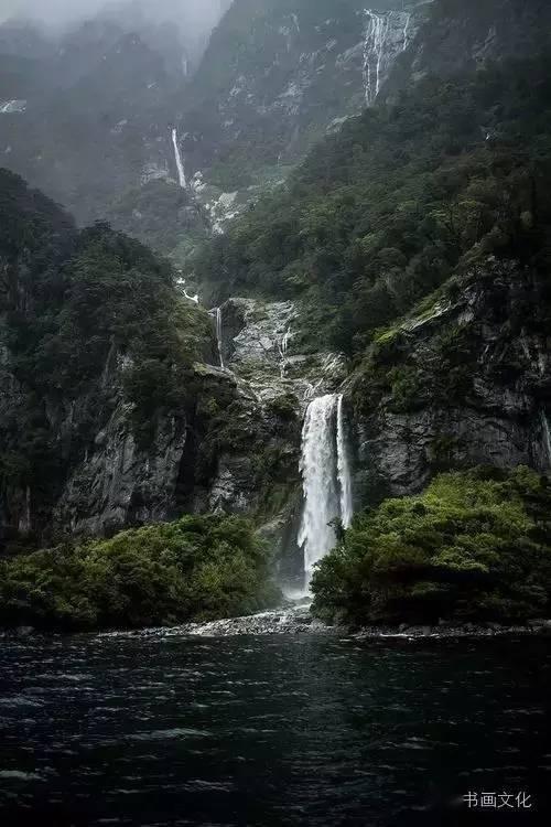 逃离金色的沙漠